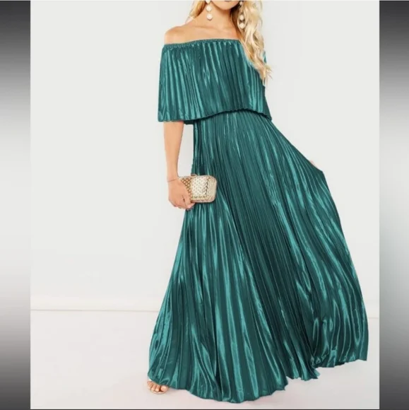 ๐๐Green Pleated Off Shoulder Dress ๐ ๐ - Picture 2 of 4
